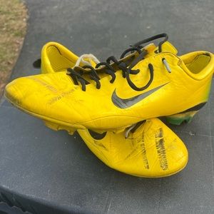 Outdoor soccer cleats
